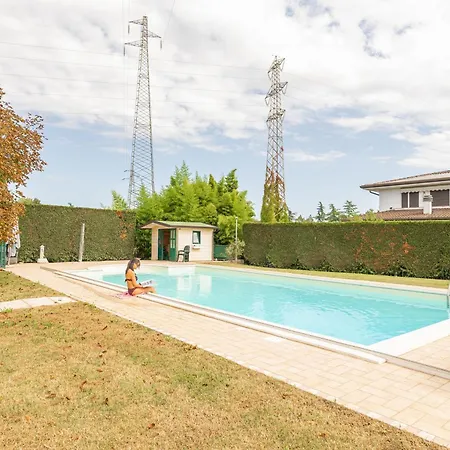 Isabella - Venice Retreat - Swimming Pool And Garden