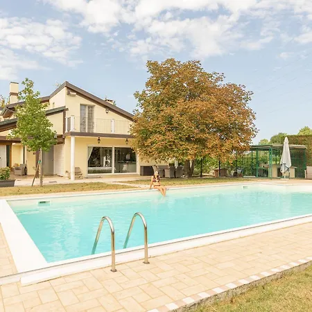 Villa Isabella - Venice Retreat - Swimming Pool And Garden