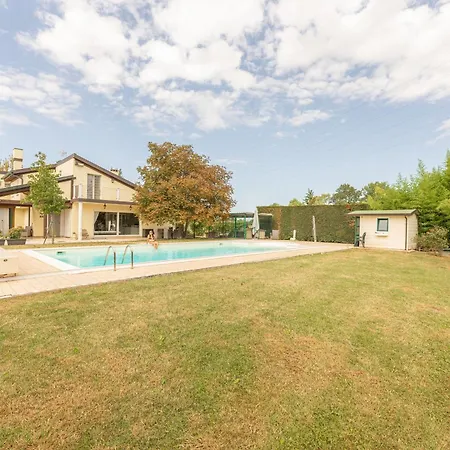 Isabella - Venice Retreat - Swimming Pool And Garden