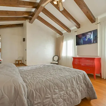 Villa Isabella - Venice Retreat - Swimming Pool And Garden