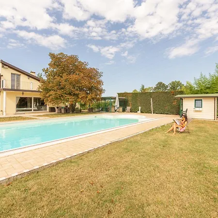 Isabella - Venice Retreat - Swimming Pool And Garden