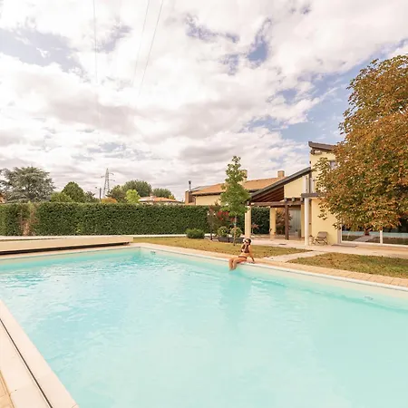 Villa Isabella - Venice Retreat - Swimming Pool And Garden